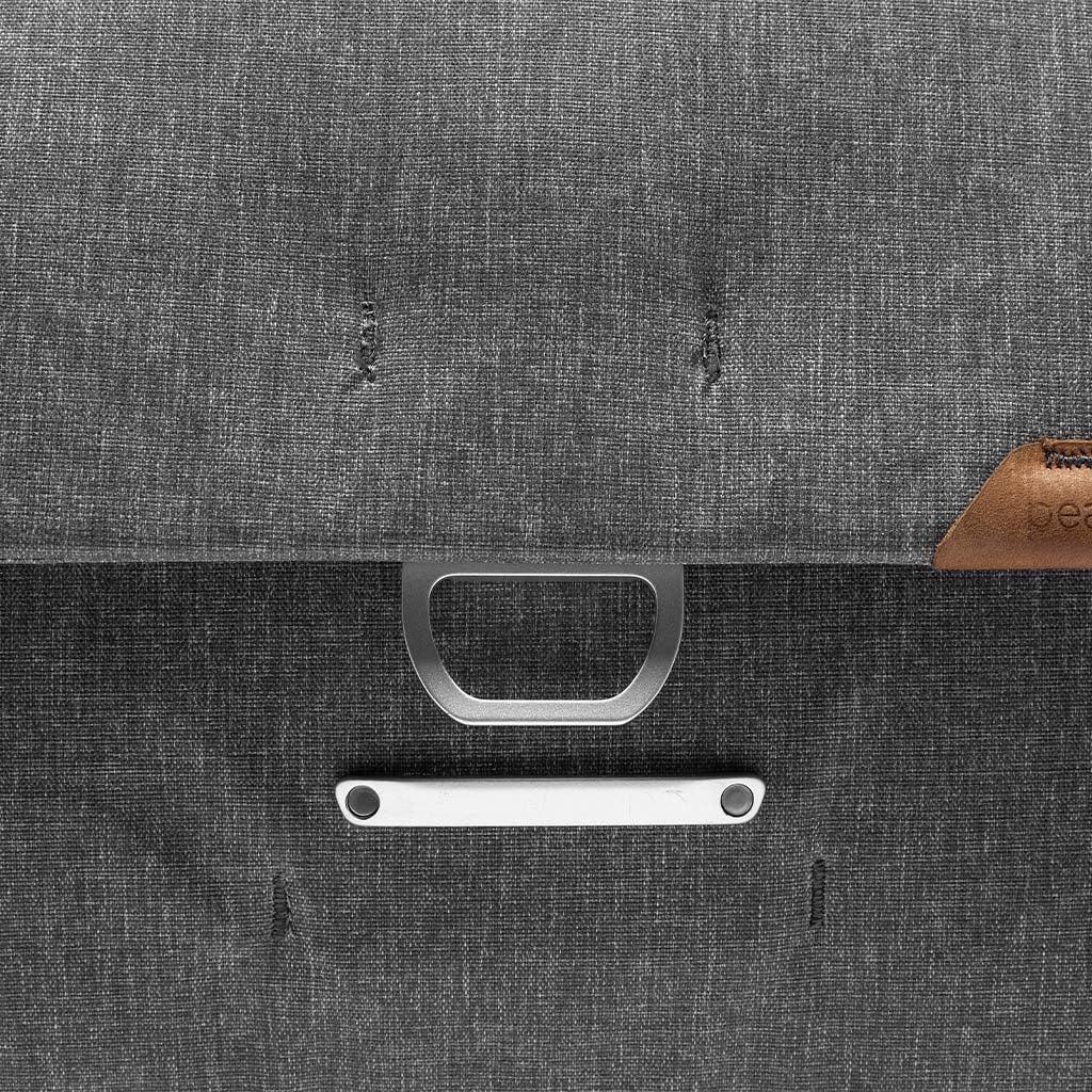 Everyday Messenger | 13L | Ash