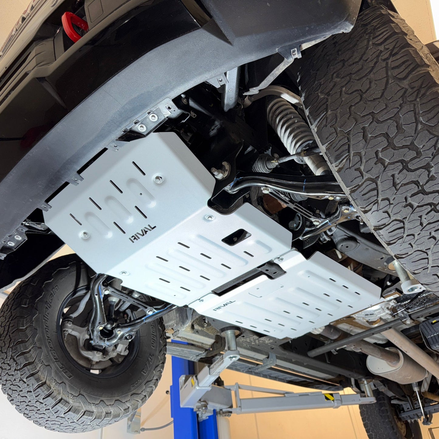 RIVAL Aluminum Transmission Catalytic Converter Skid Plate Chevrolet Tahoe Silverado GMC Sierra Yukon Cadillac Escalade