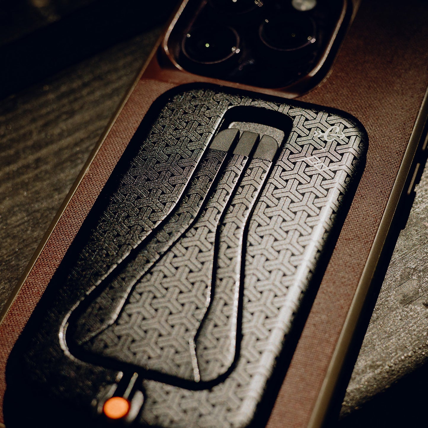 Mobile Tripod | Carryology Collab