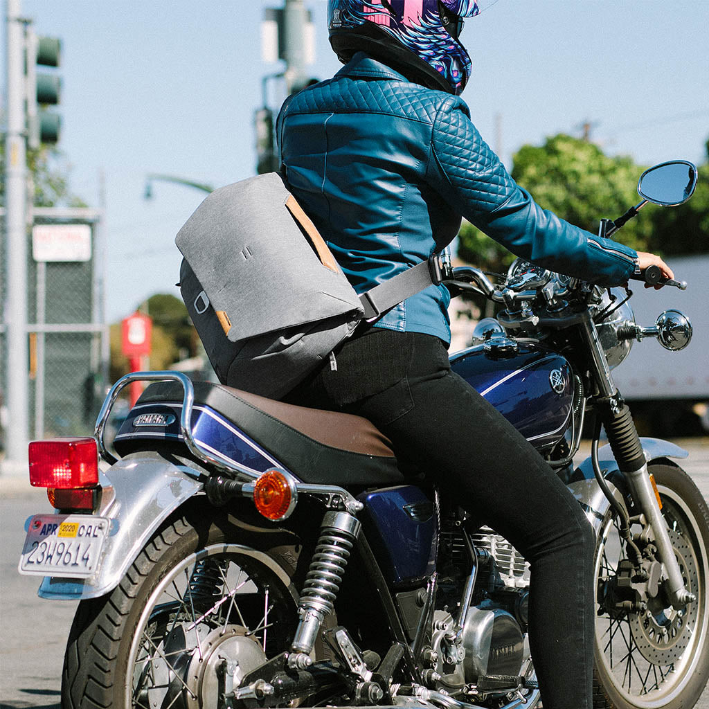 Everyday Messenger | 13L | Ash