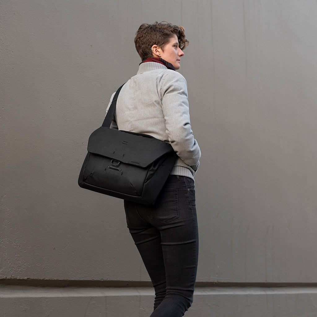 Everyday Messenger | 13L | Black